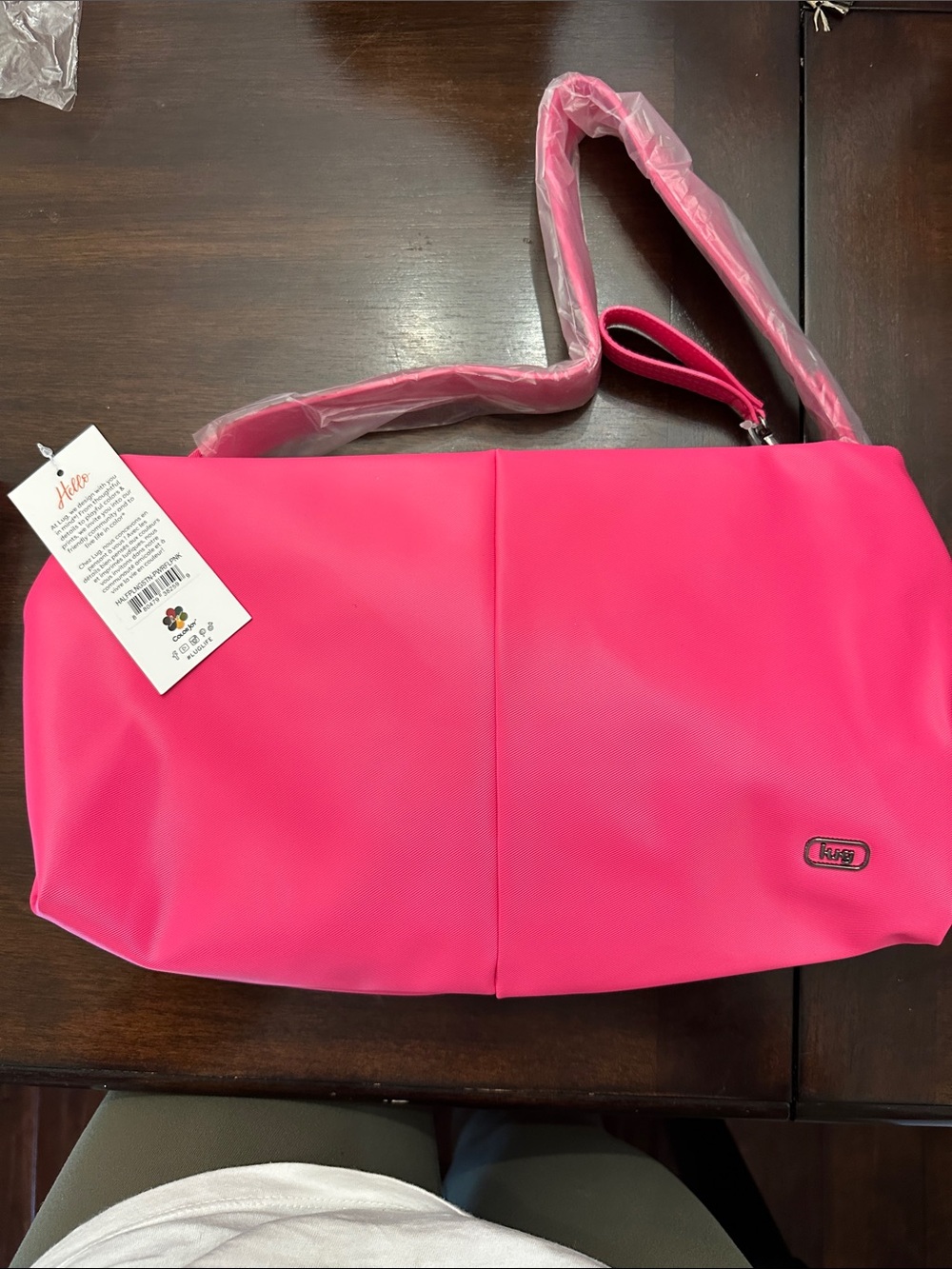 lug half plunge in Hot Pink- Sleek Everyday Tote